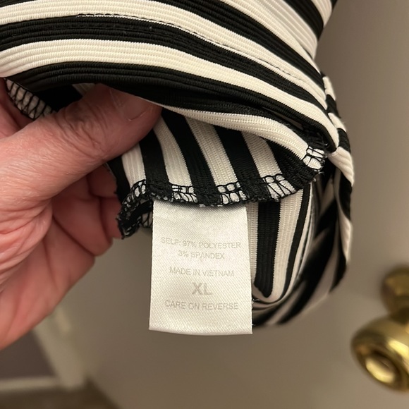 🏙️New York & Company Top - Picture 4 of 5